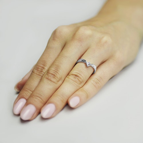 Pierścionek zaręczynowy SAVICKI: białe złoto, diament